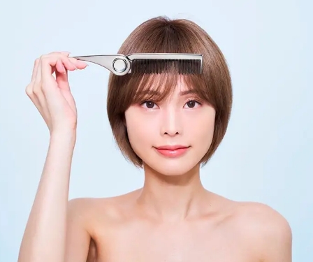 【前髪命】バッグに忍ばせていつでもサラツヤ♡「CHROME BEAUTE折りたたみサラツヤコーム」が12/22発売♪持ち運びに便利なコンパクト設計◎