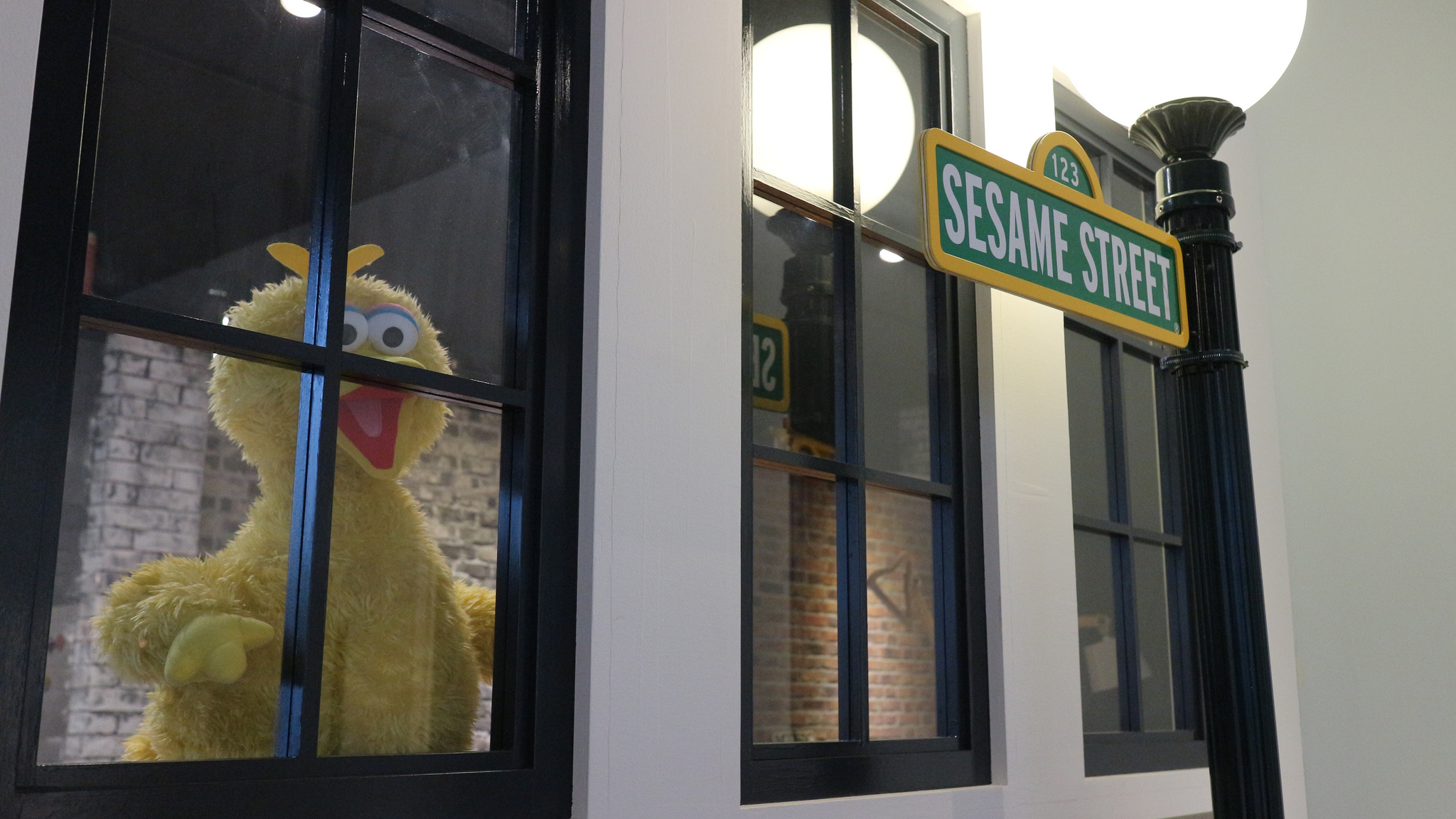 【グルメ】フサフサの毛や大きな目も細かく表現コラボドーナツ〜KRISPY KREME meets SESAME STREET