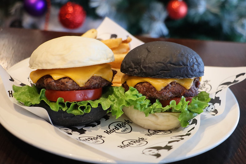 【上野】デトックス効果のある竹炭パウダー入りのバンズでパンダバーガー〜ハードロックカフェ