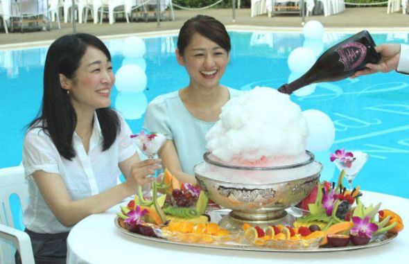 ドンペリを使った超高級かき氷が登場！　７万円のコットンキャンディーかき氷♡